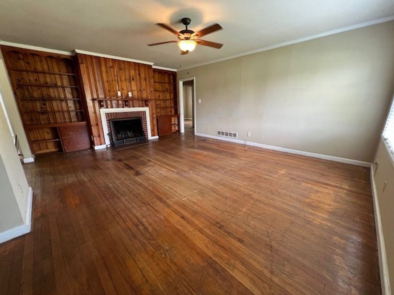 226 Ware St - Photo 3 of 8