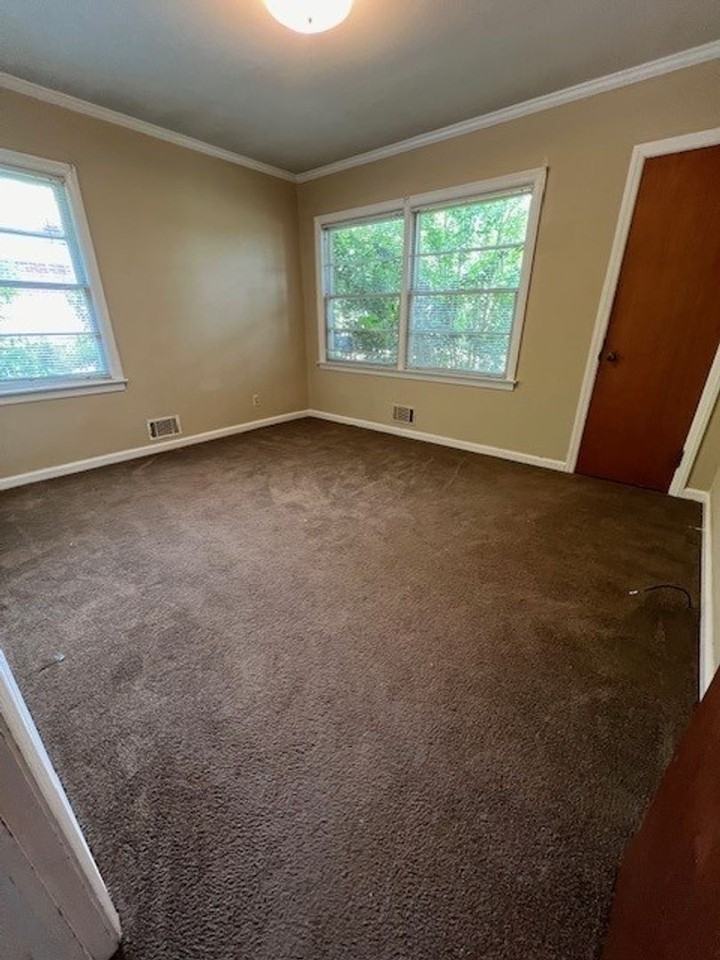 226 Ware St - Photo 4 of 8