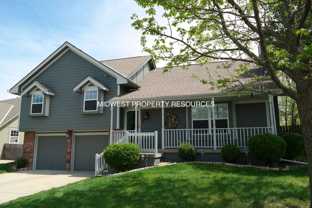 913 Ne Michael Dr - Photo 1 of 1