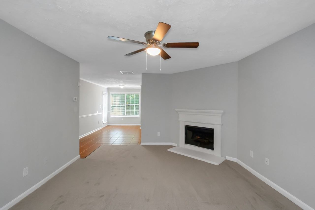 7037 Ravenwood Ln - Photo 4 of 21