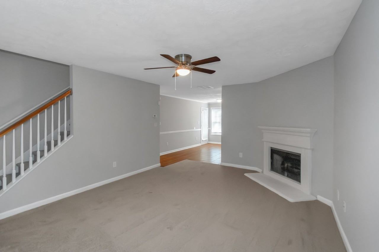 7037 Ravenwood Ln - Photo 5 of 21