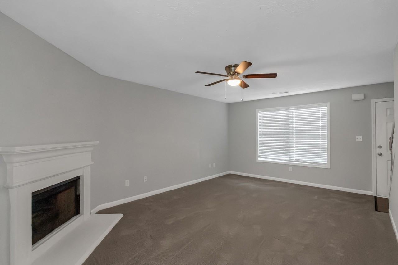 7037 Ravenwood Ln - Photo 6 of 21