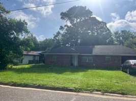 featured image of 813 Wells St