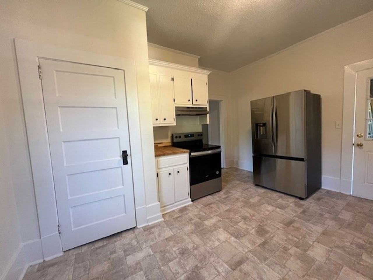 203 Church St - Photo 3 of 9