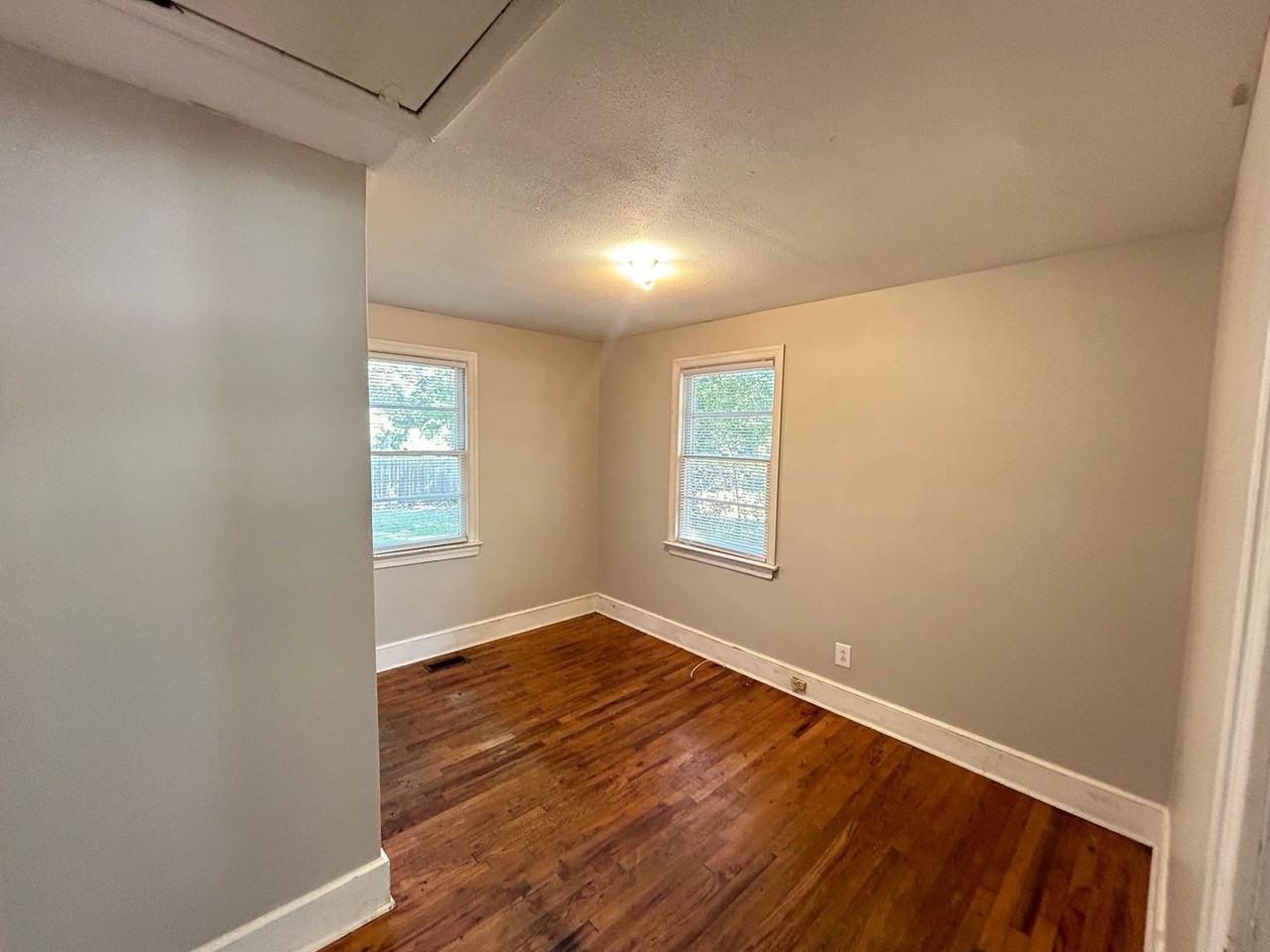 1414 S Kilbourne Rd - Photo 4 of 9