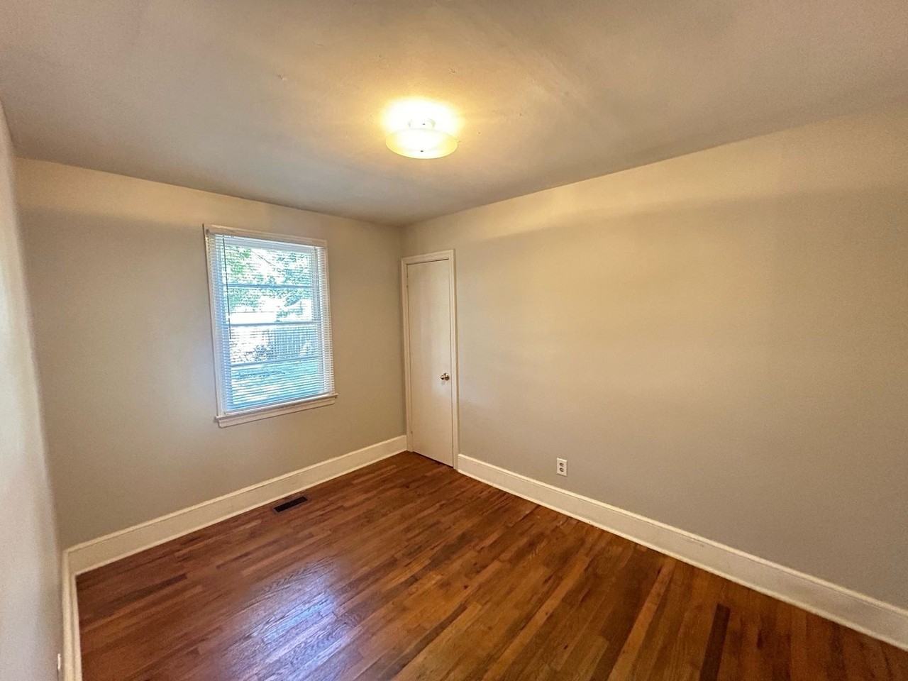 1414 S Kilbourne Rd - Photo 5 of 9
