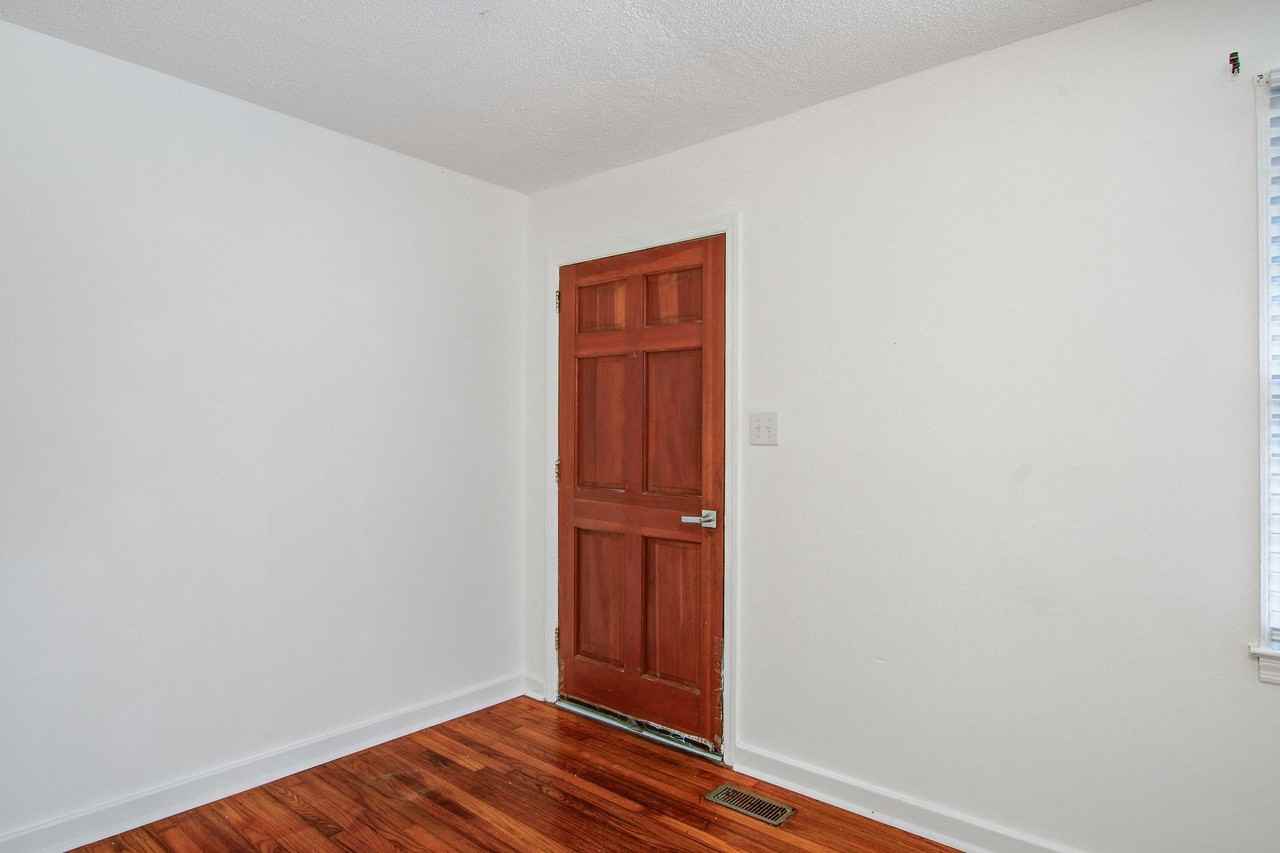 2332 W Circle Dr - Photo 2 of 16