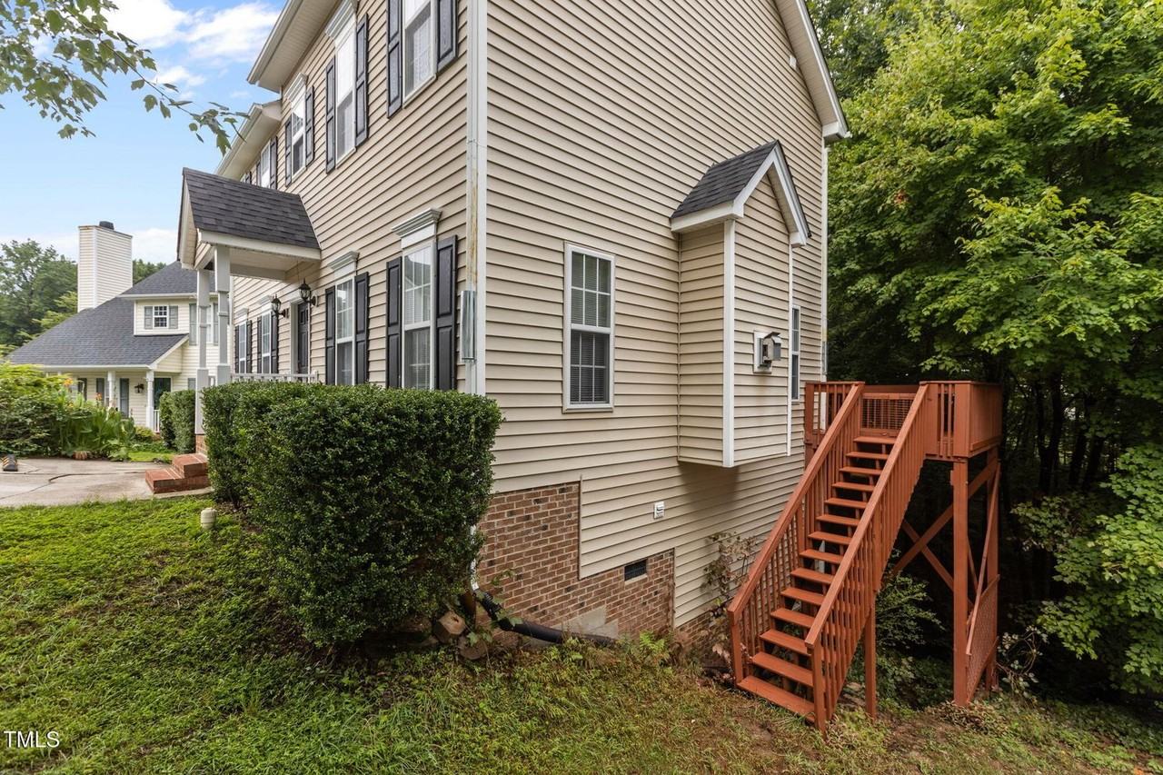 108 Tarlow Ct - Photo 3 of 39