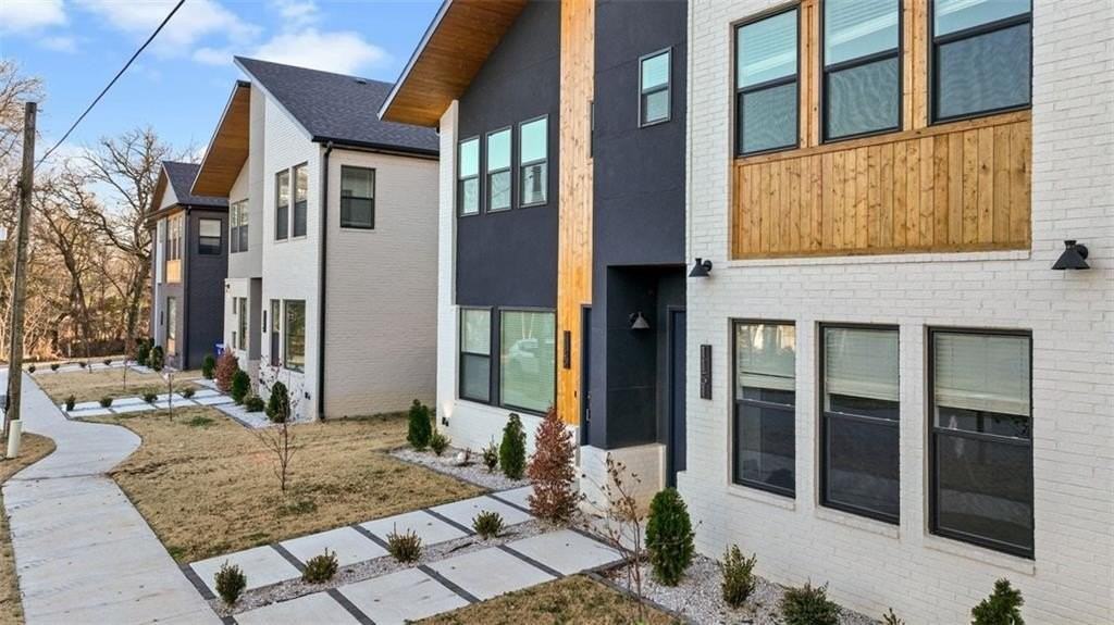 1145 Ne Monroe St - Photo 7 of 50