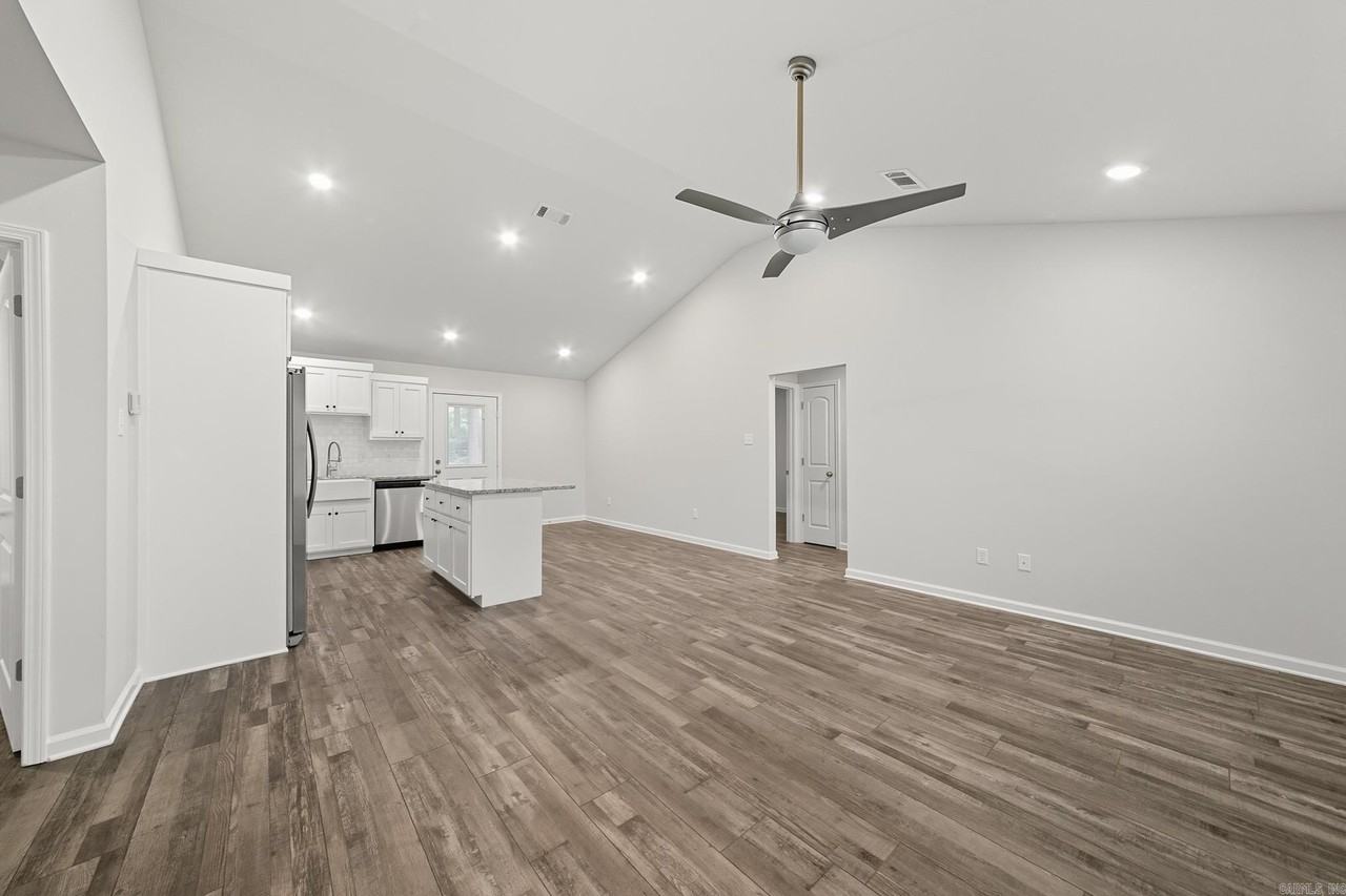 18 Bobby Eugene Drive - Photo 3 of 32