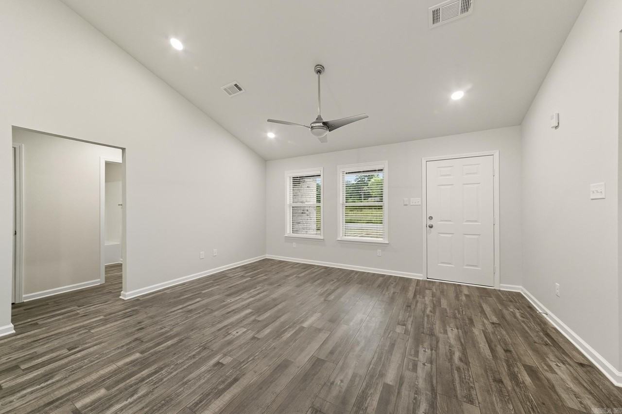 18 Bobby Eugene Drive - Photo 5 of 32