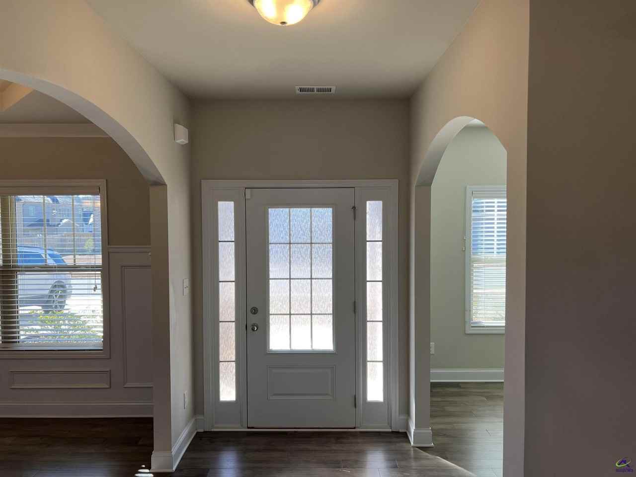 105 Lacey Oak Ln - Photo 2 of 47