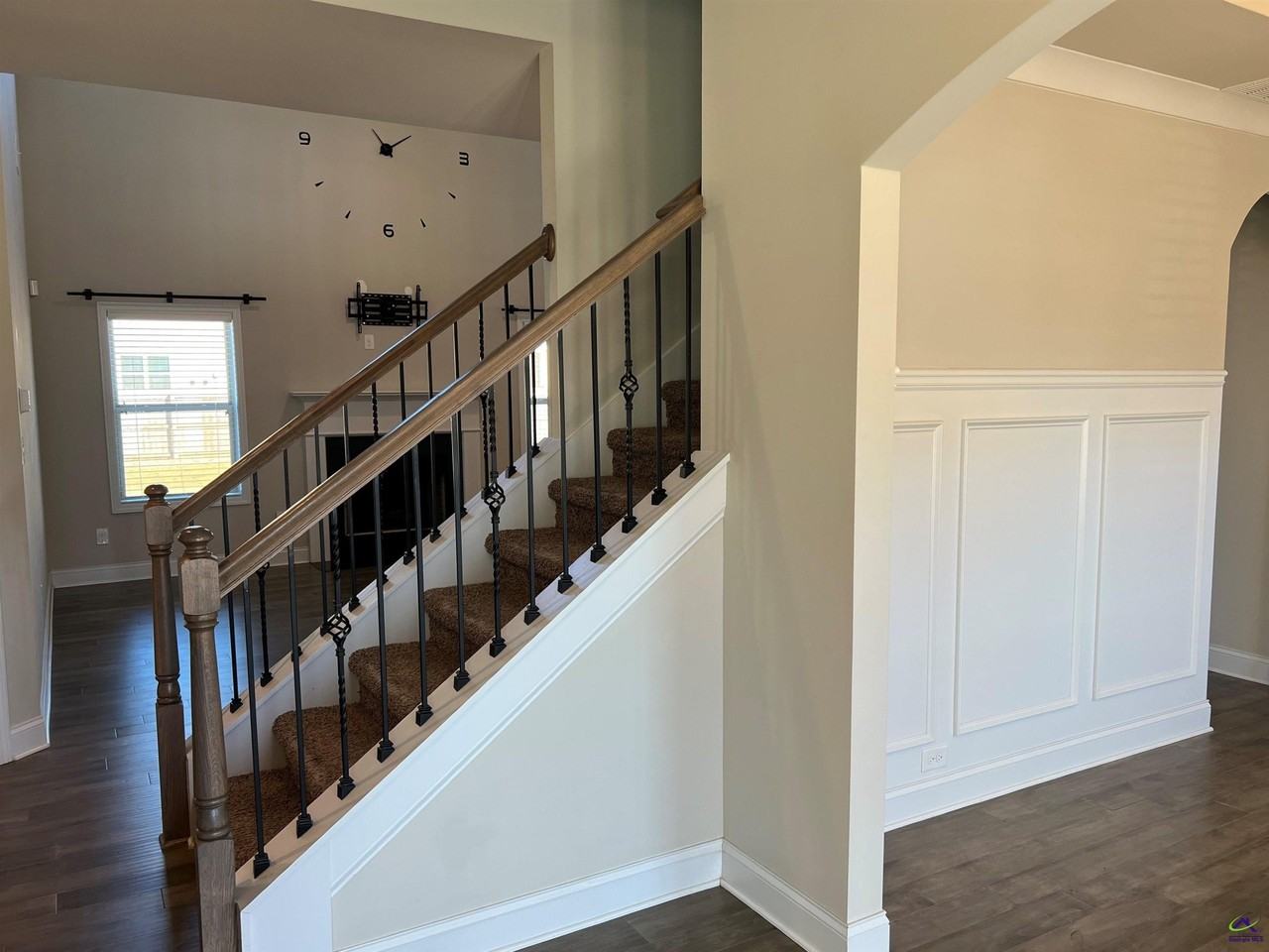 105 Lacey Oak Ln - Photo 3 of 47