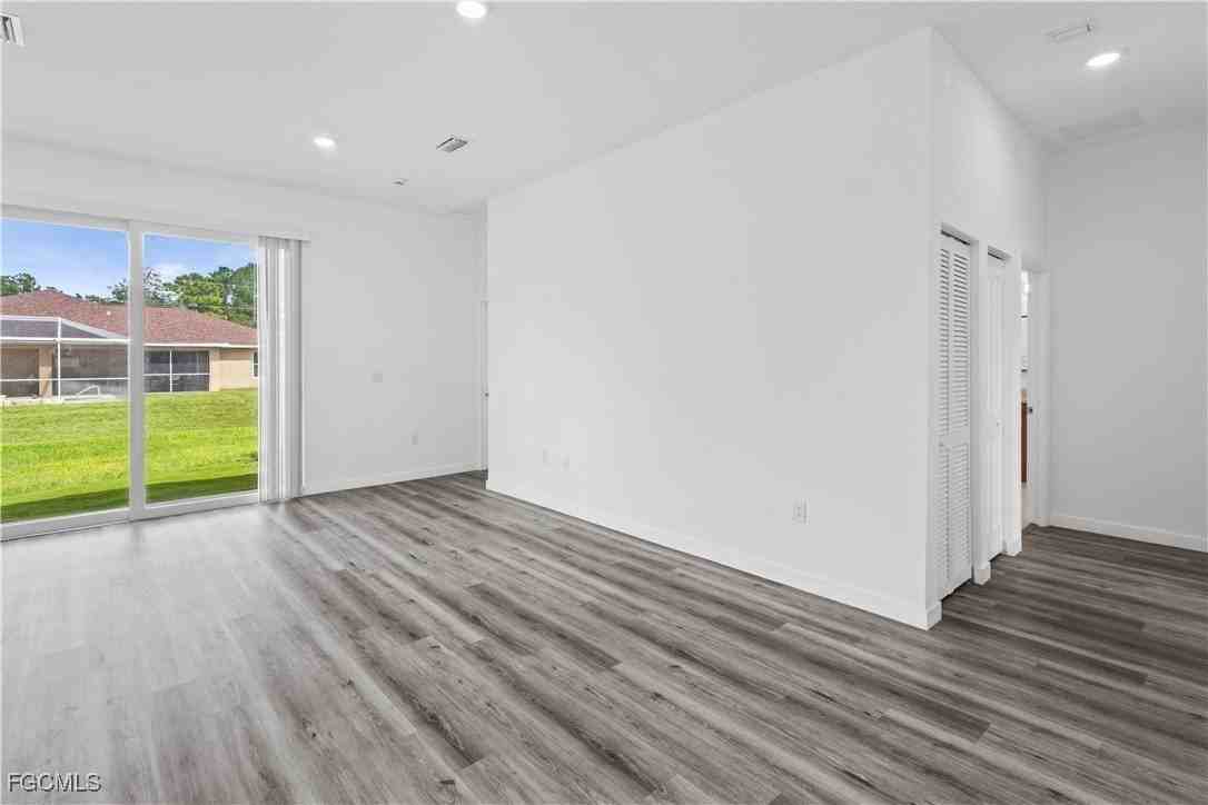 719 Little Rock St E - Photo 4 of 21