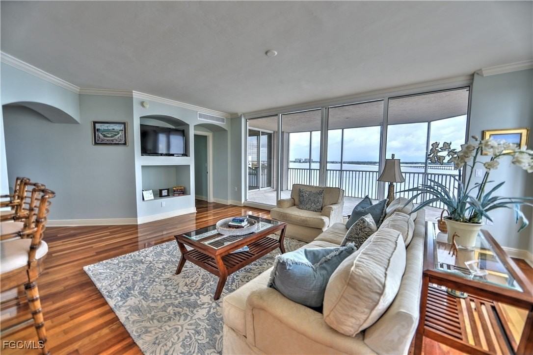 2104 W 1st St Apt 704 #704 - Photo 4 of 34