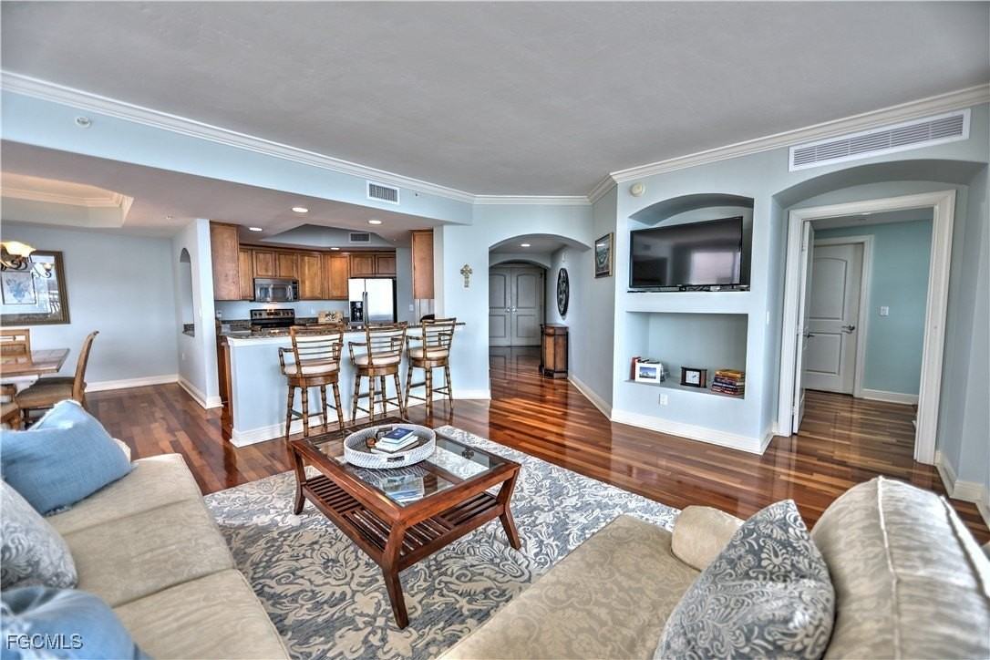 2104 W 1st St Apt 704 #704 - Photo 5 of 34