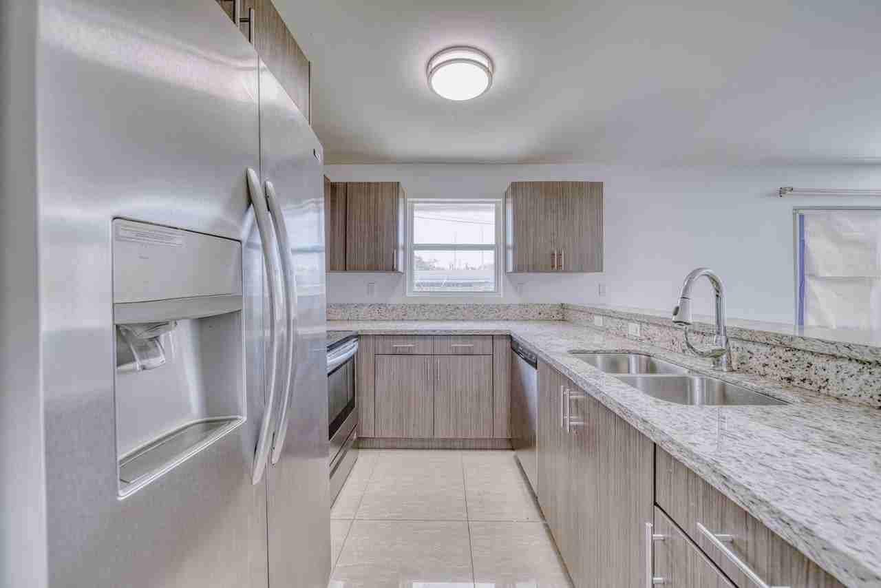 11492 Sw 190th Terrace Rd - Photo 2 of 8