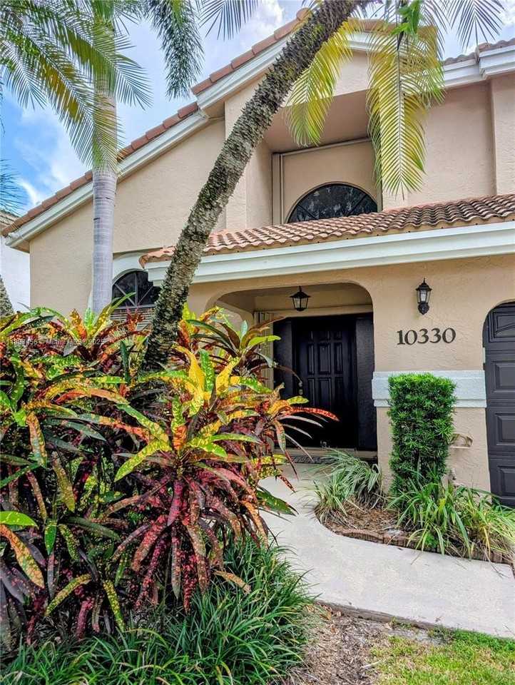 10330 Nw 12th Pl - Photo 2 of 19