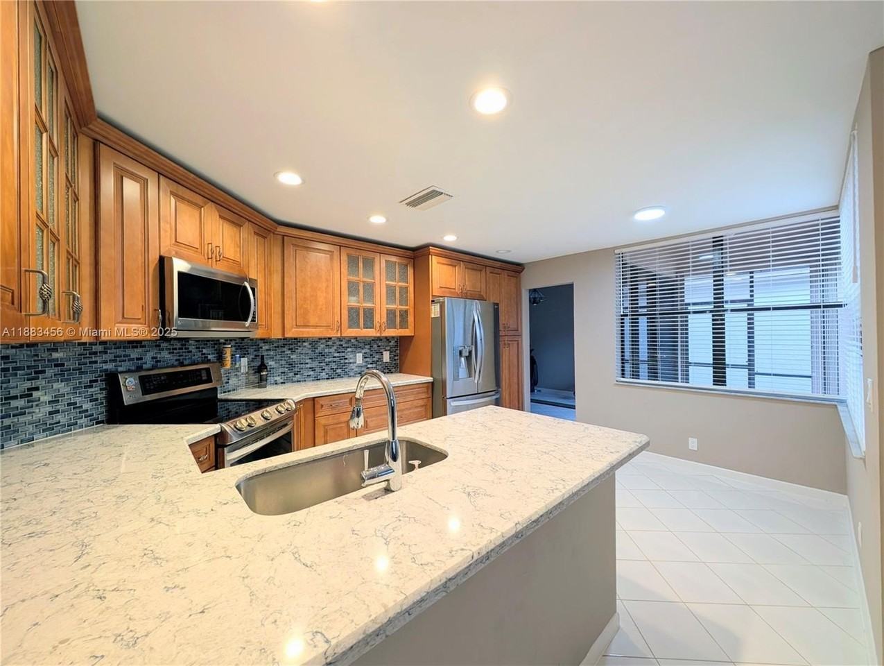 10330 Nw 12th Pl - Photo 4 of 19