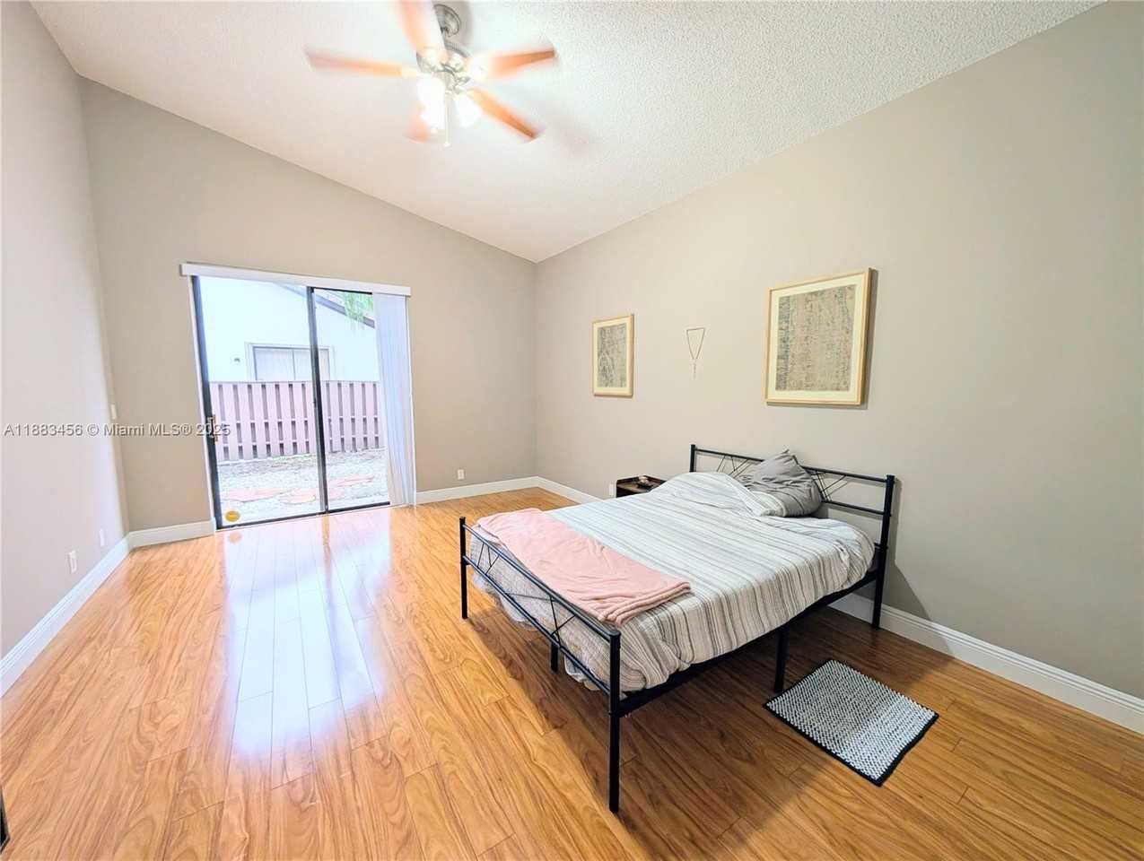 10330 Nw 12th Pl - Photo 7 of 19