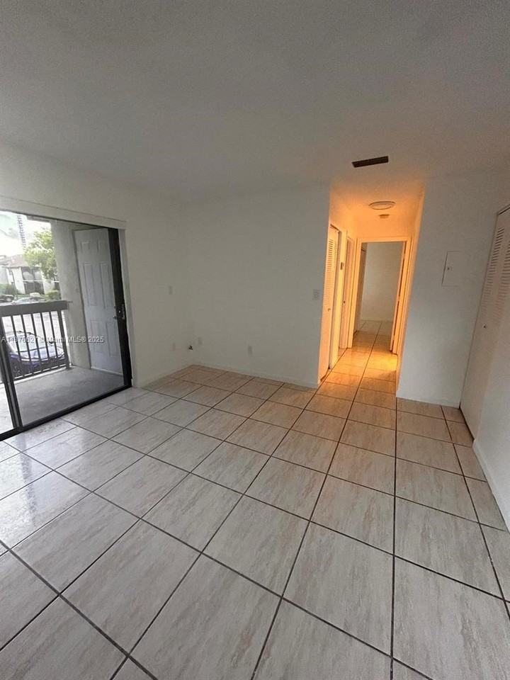 425 Nw 210th St #203 - Photo 3 of 8