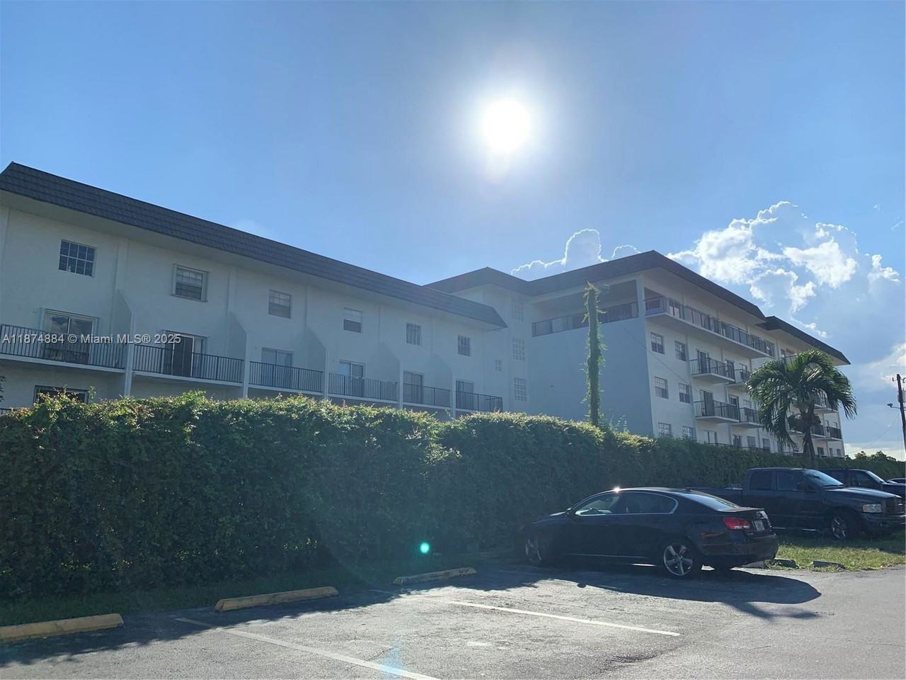 5731 Nw 37th St #221