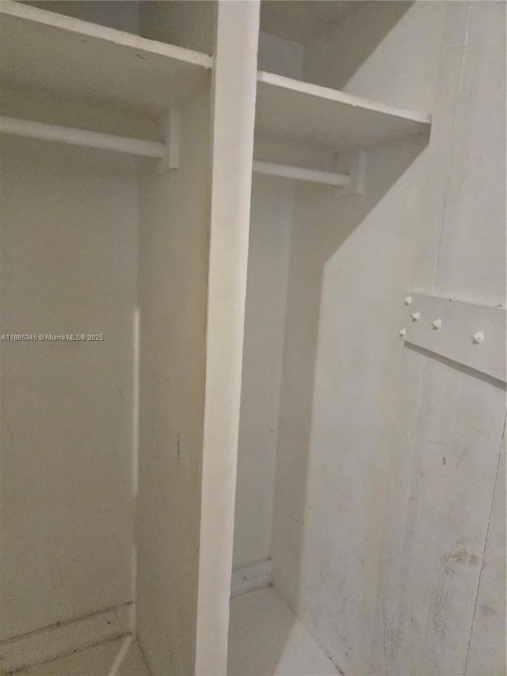 527 Sw 6th Ter #11 - Photo 2 of 4