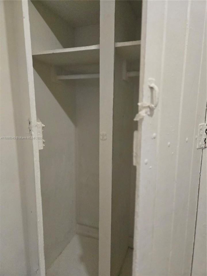 527 Sw 6th Ter #11 - Photo 3 of 4