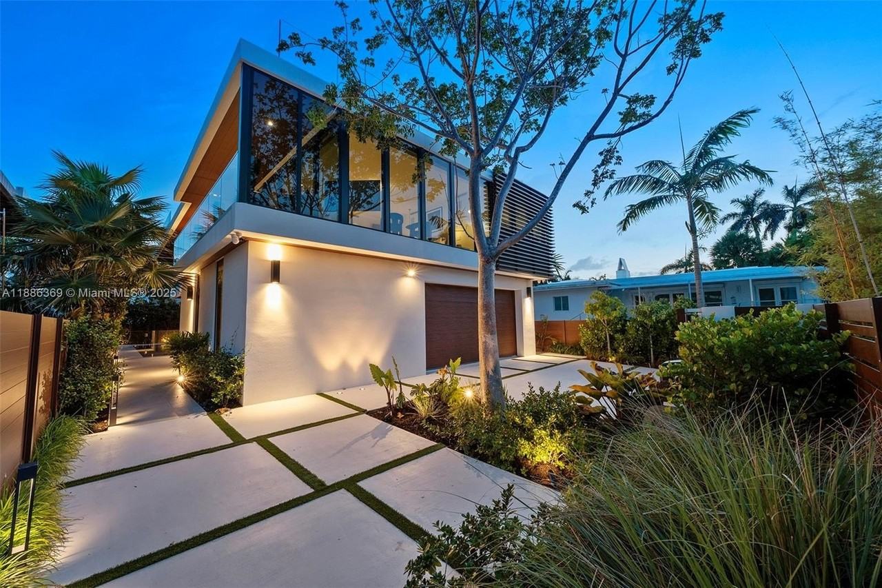 3306 Ne 16th St - Photo 4 of 50