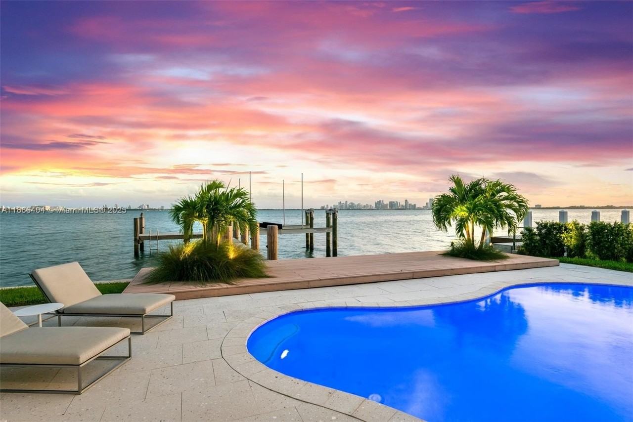 1580 S Treasure Dr - Photo 4 of 35