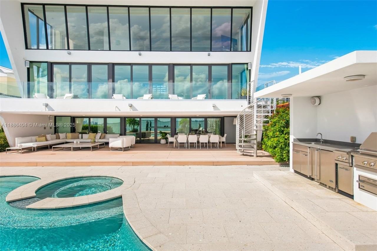 1580 S Treasure Dr - Photo 5 of 35