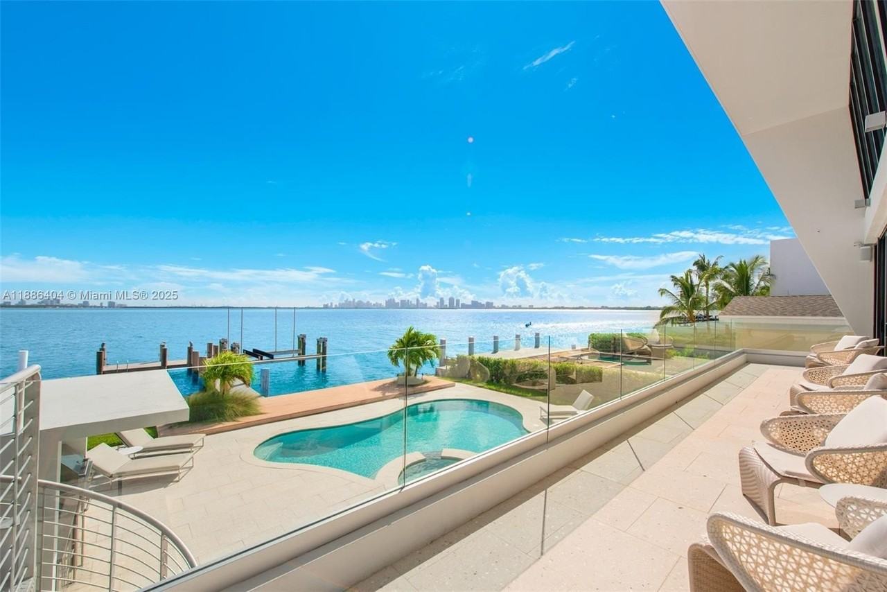 1580 S Treasure Dr - Photo 7 of 35