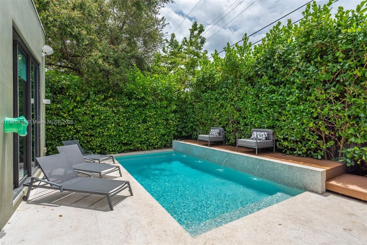 4675 Ne 2nd Ave - Photo 3 of 44