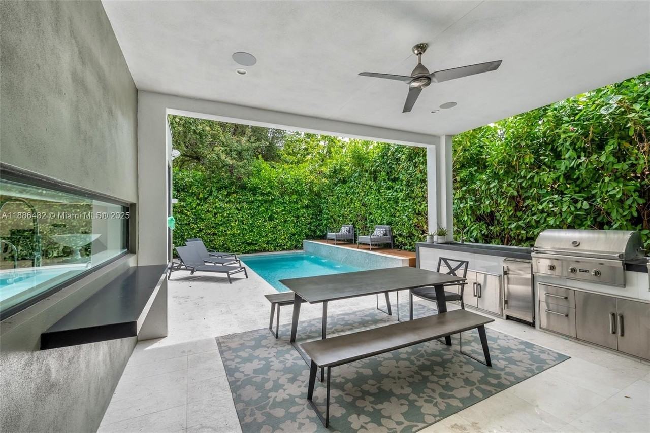 4675 Ne 2nd Ave - Photo 4 of 44