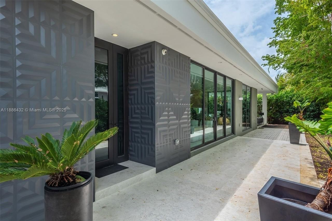 4675 Ne 2nd Ave - Photo 5 of 44