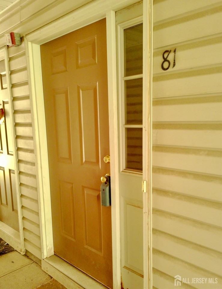 81 Inverness Dr - Photo 3 of 19