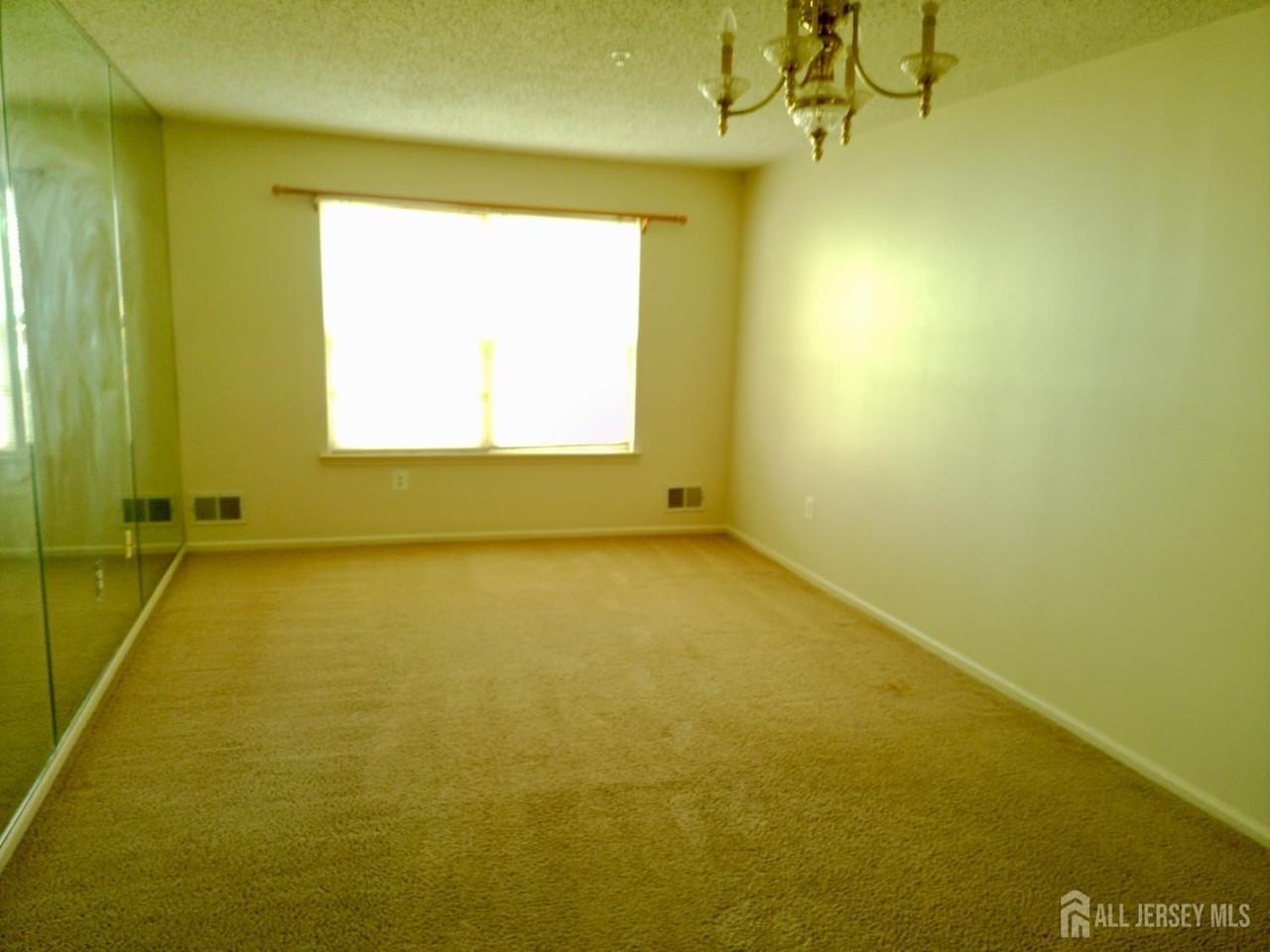 81 Inverness Dr - Photo 6 of 19