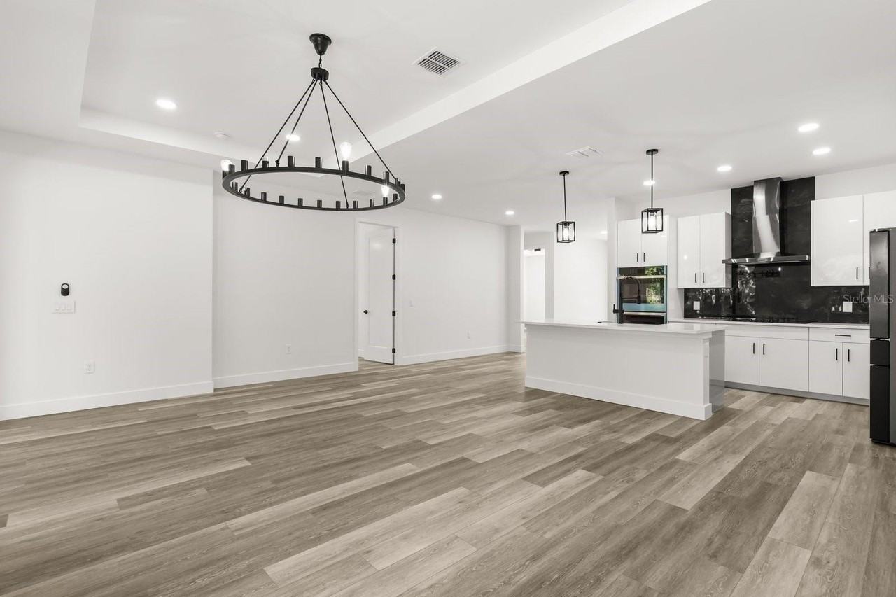 321 Water Shore Dr - Photo 2 of 29