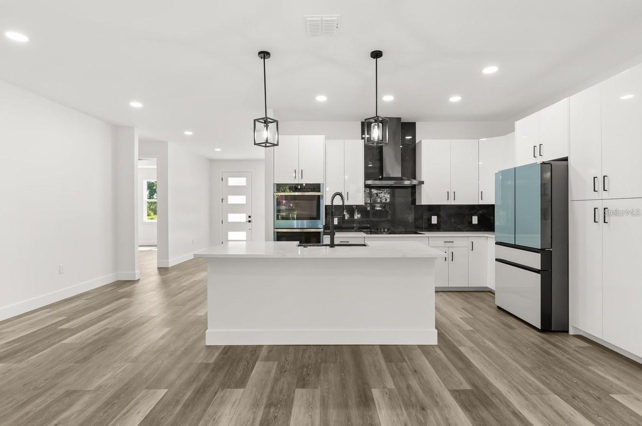 321 Water Shore Dr - Photo 3 of 29