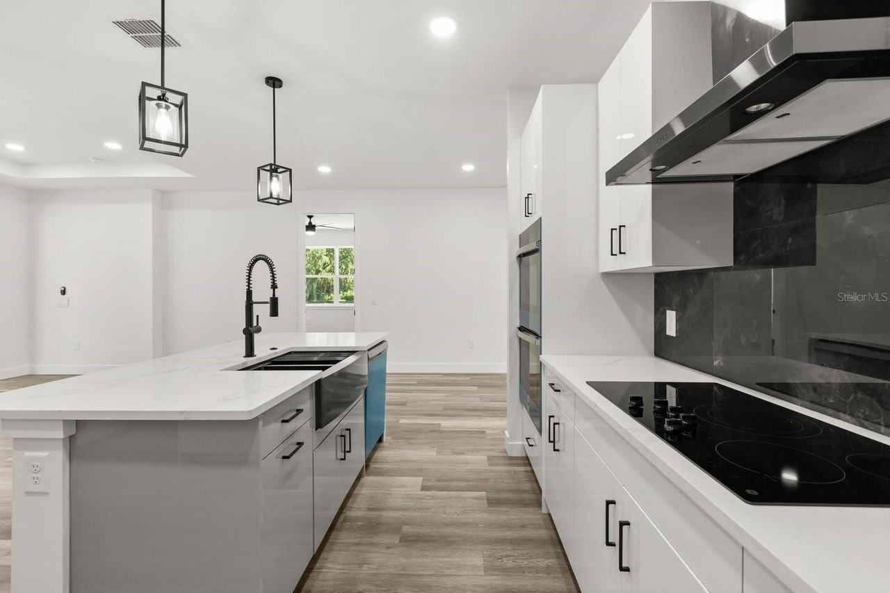 321 Water Shore Dr - Photo 4 of 29