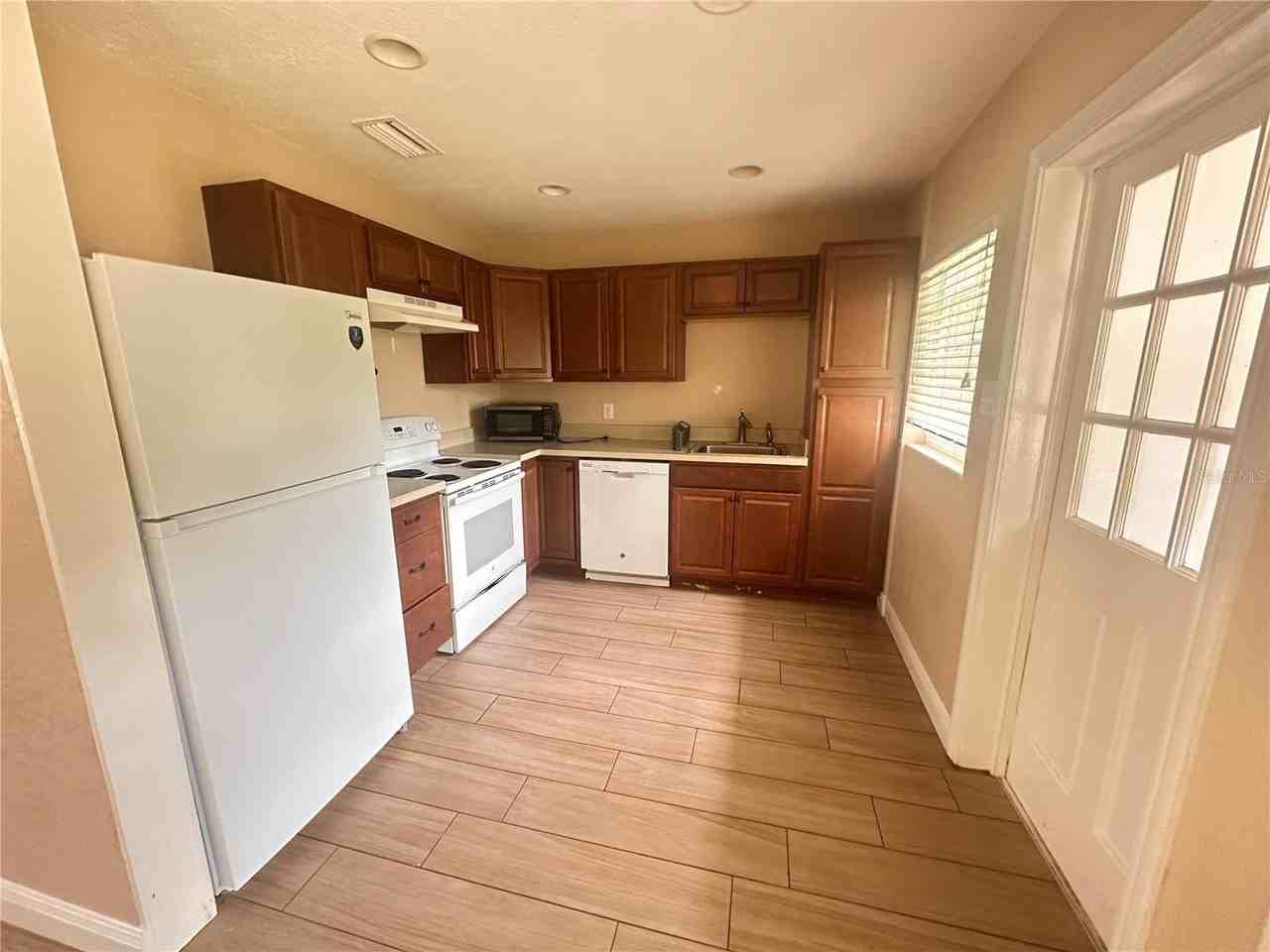 608 Se 30th Ave - Photo 4 of 10