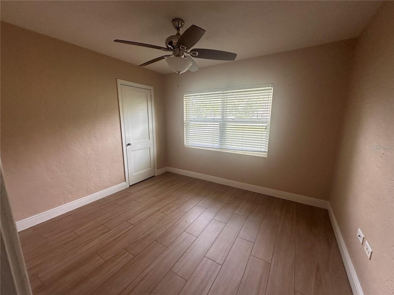 608 Se 30th Ave - Photo 5 of 10