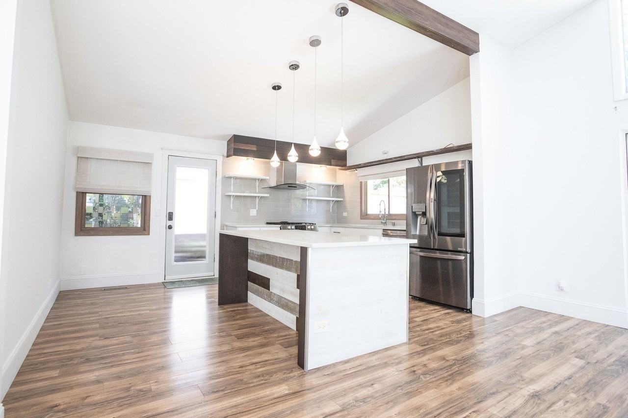 523 Green Bay Rd - Photo 7 of 19