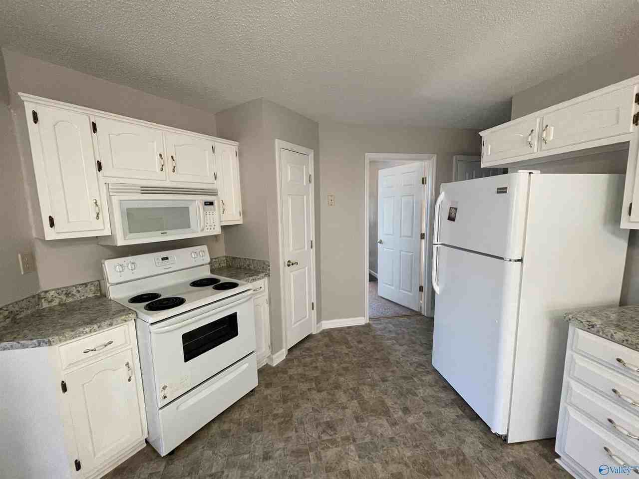 100 Medicine Bend Ct - Photo 3 of 20