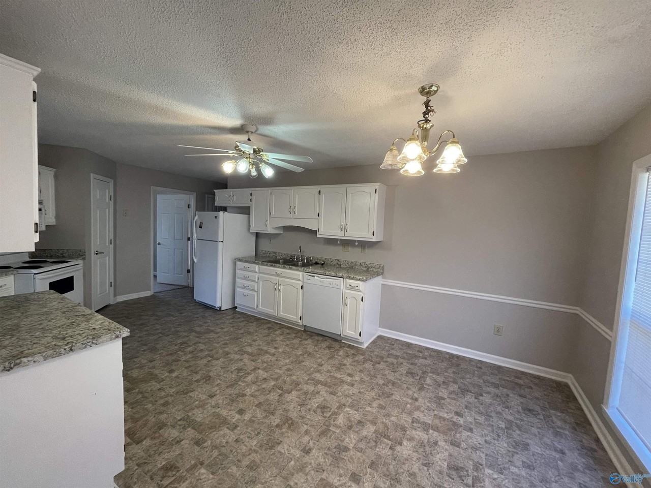 100 Medicine Bend Ct - Photo 4 of 20