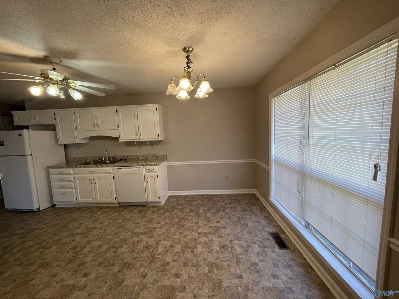 100 Medicine Bend Ct - Photo 5 of 20