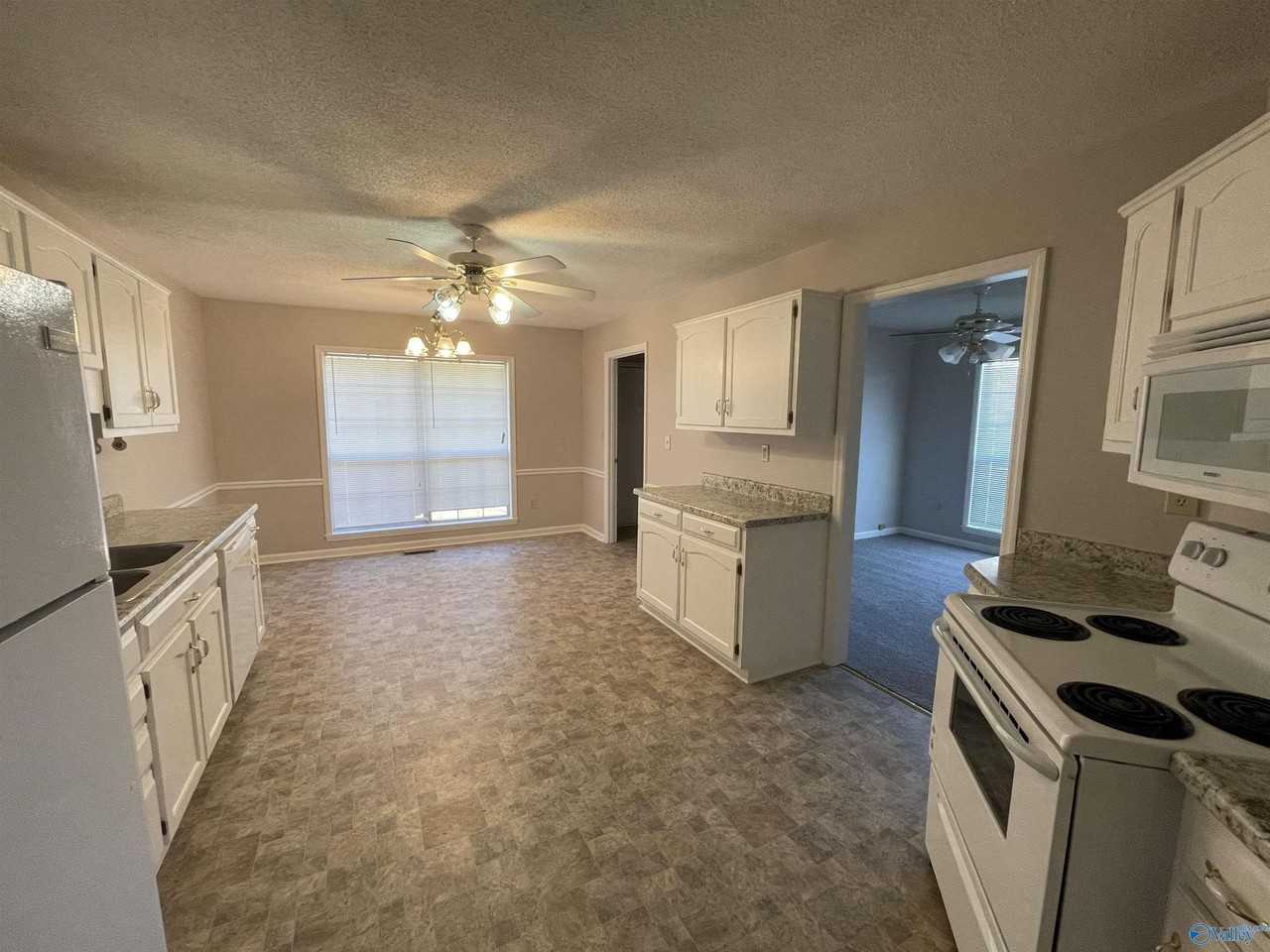 100 Medicine Bend Ct - Photo 6 of 20