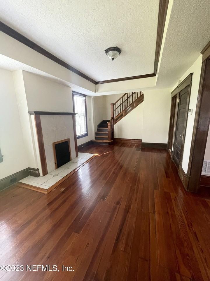 1739 Silver St - Photo 2 of 11