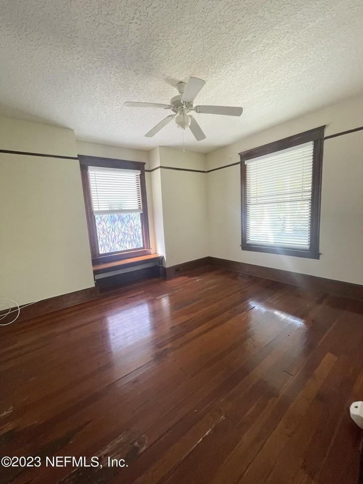 1739 Silver St - Photo 3 of 11