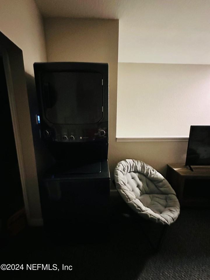 634 Market St - Photo 3 of 8